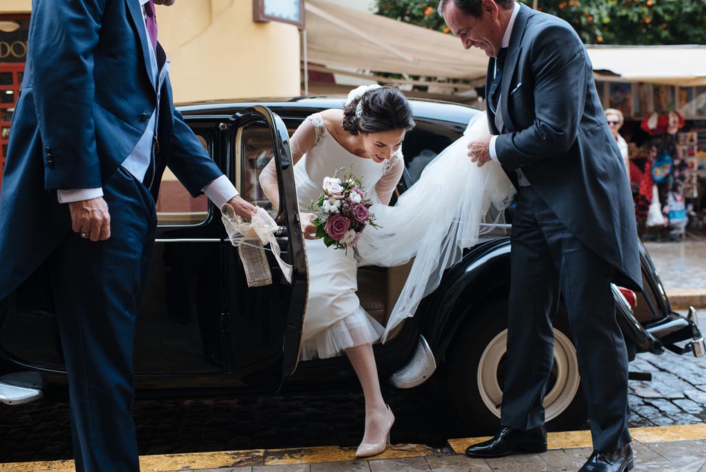 sevilla-clasicos-novia, coche-boda-novia, coche-clasico-novios